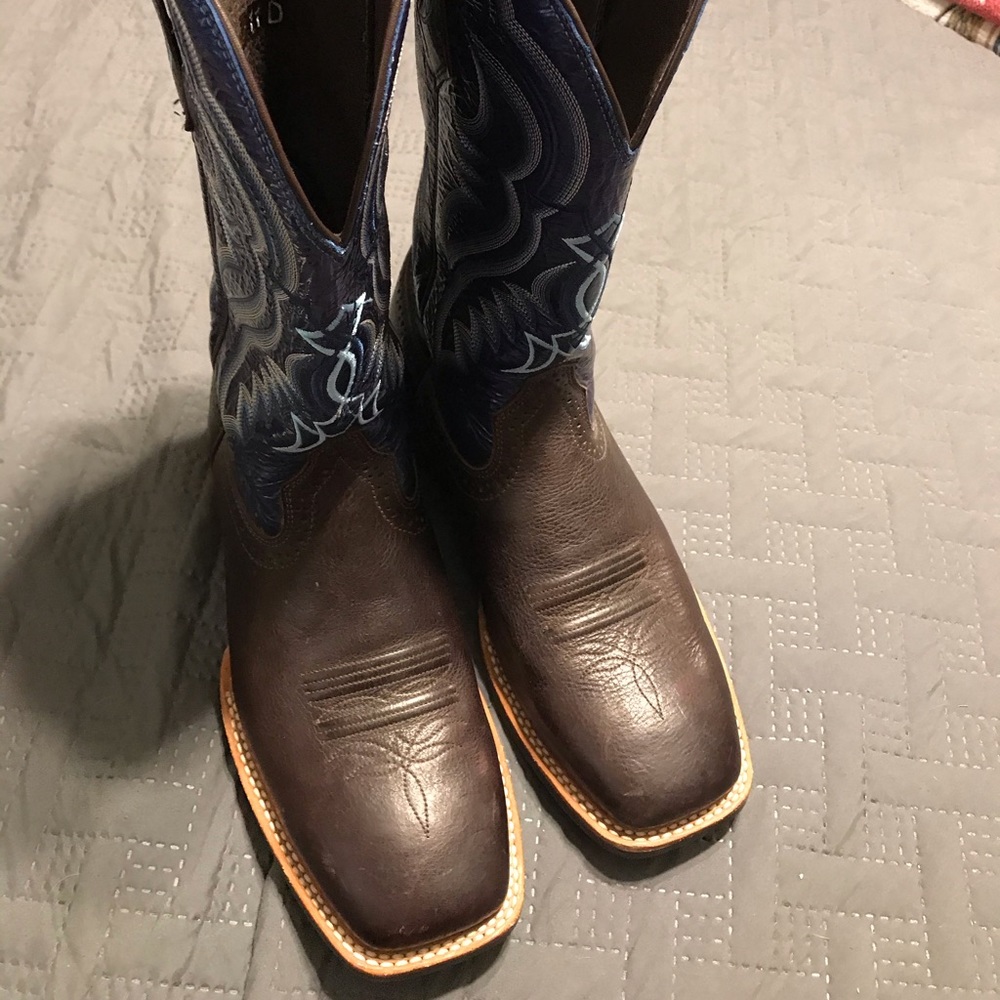 Men’s 11D Ariat boots